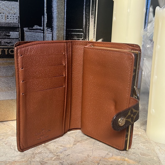 ♥️ HOST PICK♥️ Louis Vuitton Vintage Monogram Viennois KissLock Wallet - Picture 11 of 13